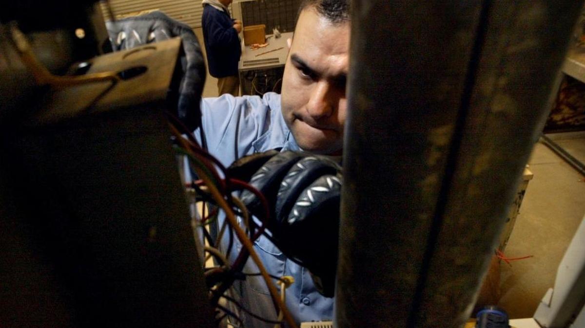 A reader’s question about finding a good heater repairman leads to Blair Looney of the Better Business Bureau sharing tips for finding a reputable contractor.