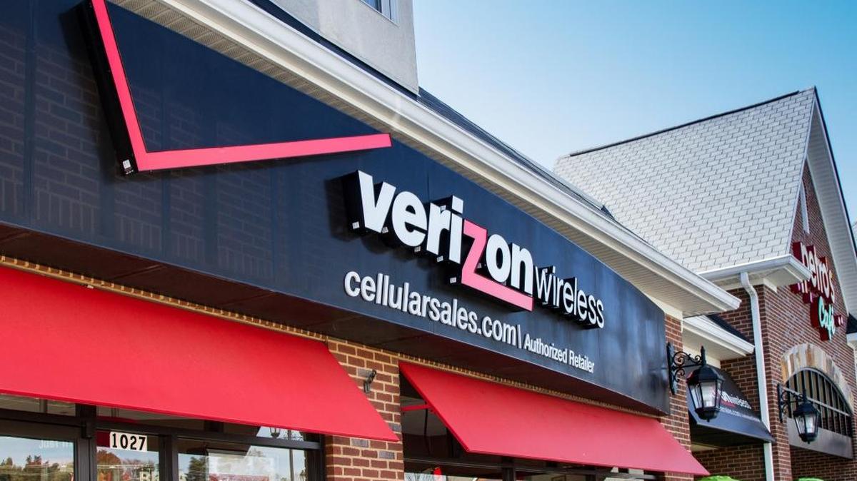 Cellular Sales, an independent company authorized to sell Verizon Wireless products, has about 550 stores like this one across the nation. A store recently opened at Champlain Drive and Perrin Avenue in Fresno, the company’s second in California.