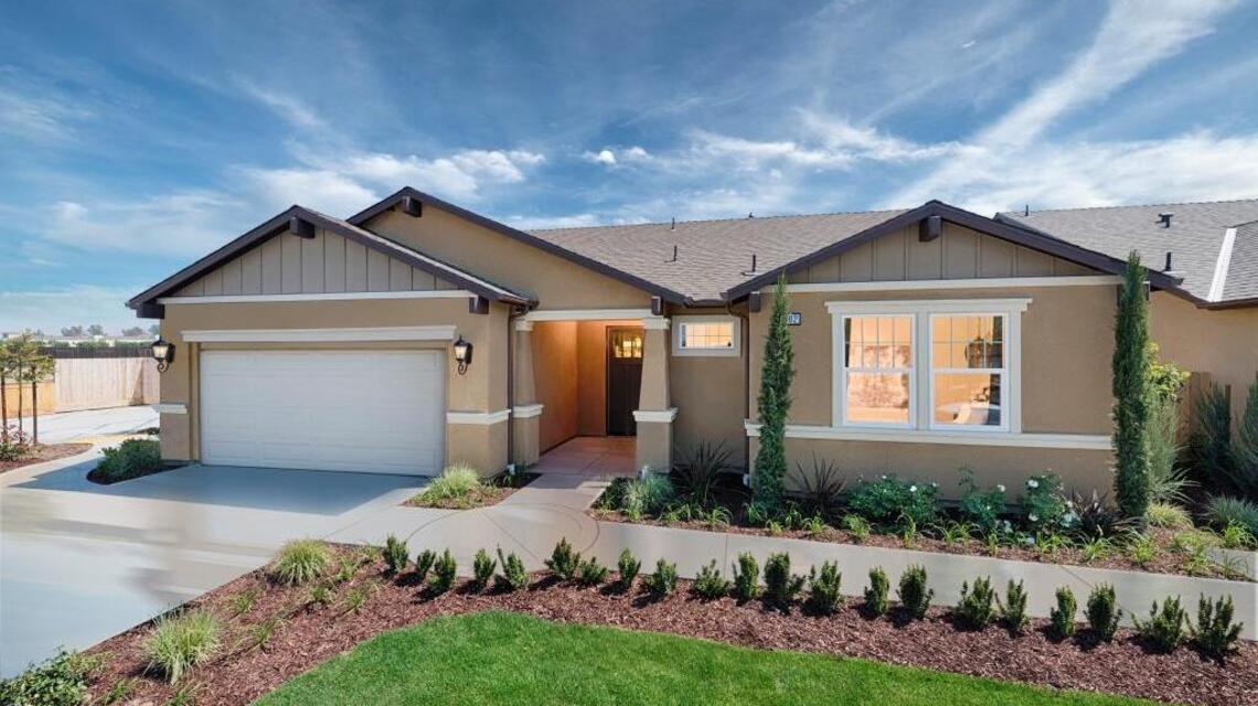 Wathen Castanos opens gated community in Tulare