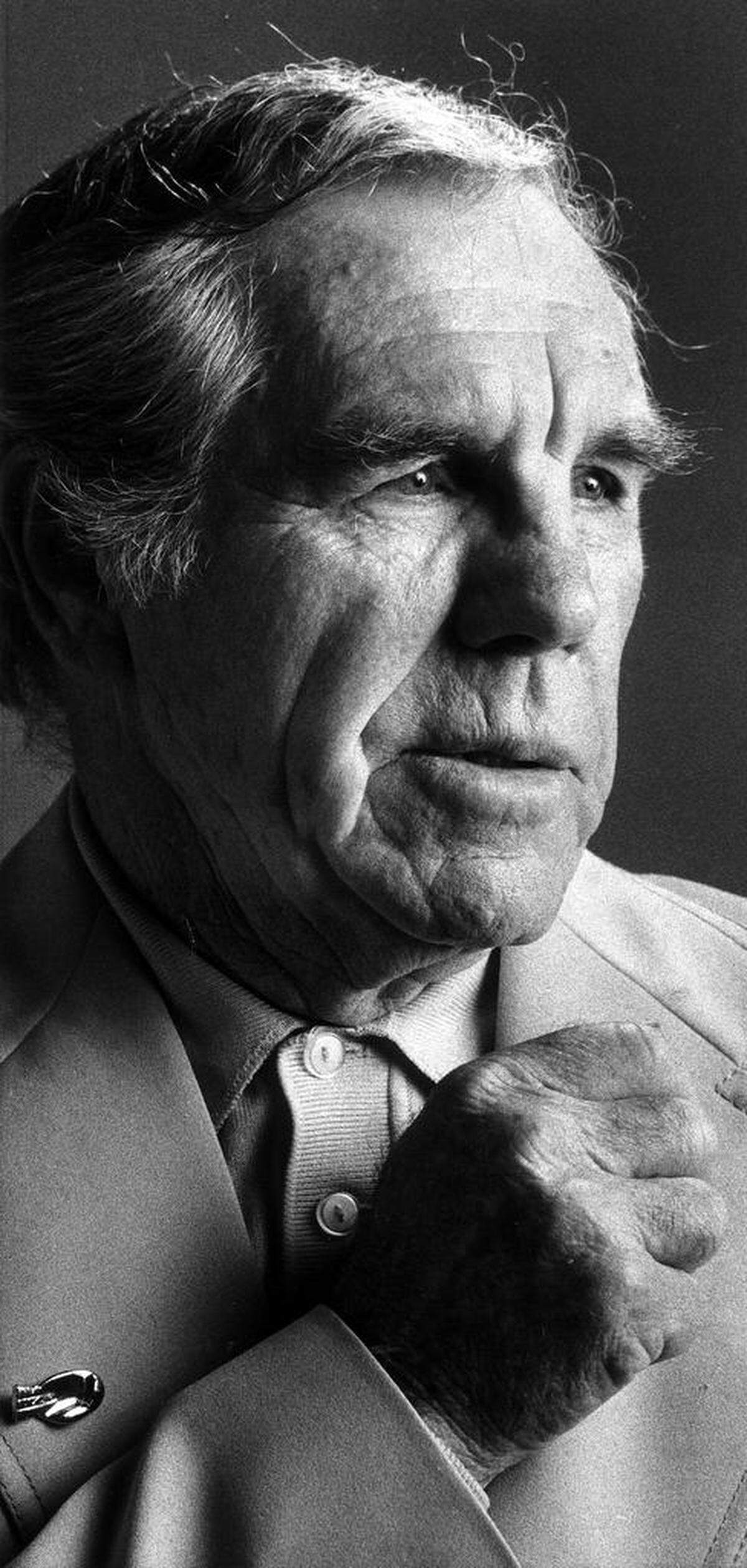 Billy Mahoney was inducted into the World Boxing Hall of Fame as a boxing writer and historian. His grandson Scott Biehl credits his style to Mahoney.