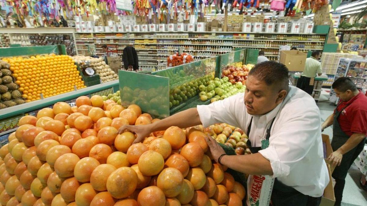 Omar Guerrero set up grapefruit in the produce section of the Vallarta Supermarket in southeast Fresno in this 2007 file photo. Financing assistance from California FreshWorks will help Vallarta Supermarkets build a new store at the southwest corner of Clinton and Weber avenues, to provide fresh and healthy foods to an underserved section of central Fresno.