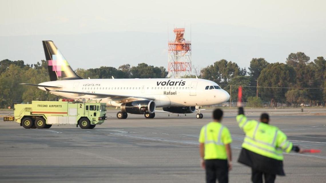 A Volaris airliner arrives at Fresno Yosemite International Airport for the company’s first flight between Guadalajara, Mexico, and Fresno in this 2011 file photo. Volaris will begin nonstop flights between Fresno and Morelia, Mexico, in December 2017.