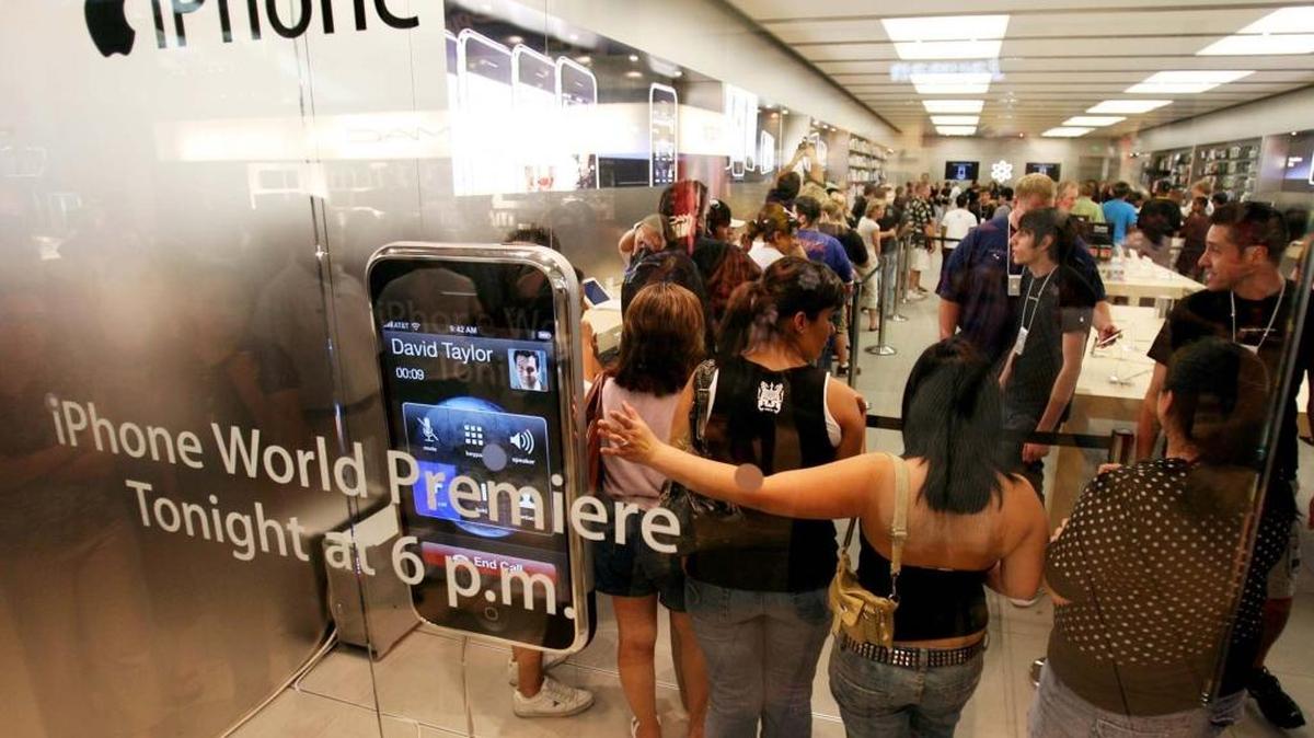 A new iPhone scam has hit Fresno, and this time scammers are impersonating employees at the Apple store in Fashion Fair Mall.