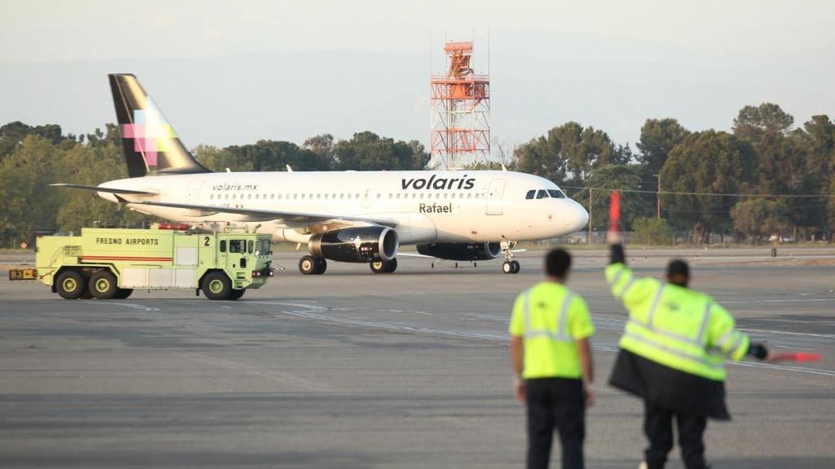 A Volaris jet arrives at Fresno Yosemite International Airport in this file photo. The Mexico-based airline is joining Alaska Airlines and rival Aeromexico in adding new nonstop service between Fresno and Guadalajara over the 2024 Christmas holiday season, temporarily doubling the number of round trips between the two cities.