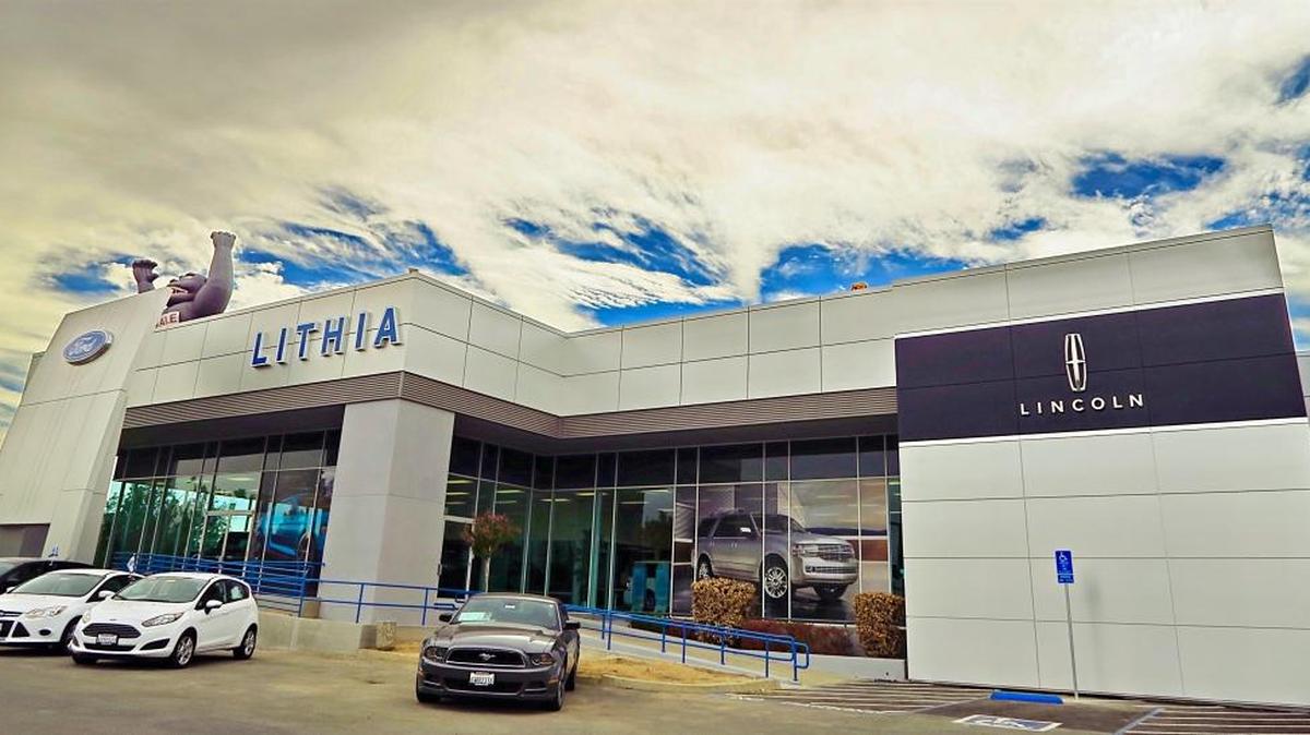 
Lithia Ford Lincoln of Fresno remodeled its buildings inside and out.
