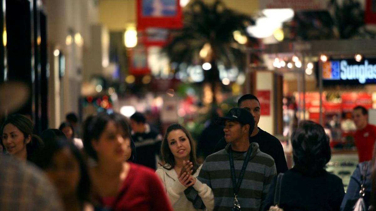 Fashion Fair mall packed with shoppers during the holiday season in 2007.