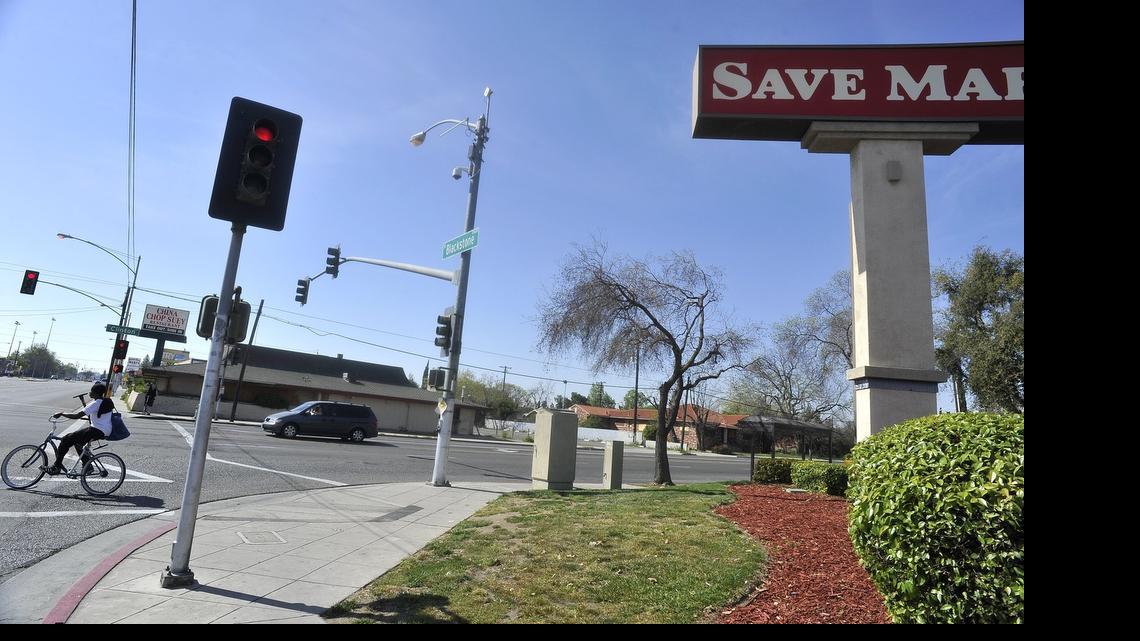 

Save Mart says it’s closing its store on the northwest corner of Clinton and Blackstone avenues in Fresno on June 27.
