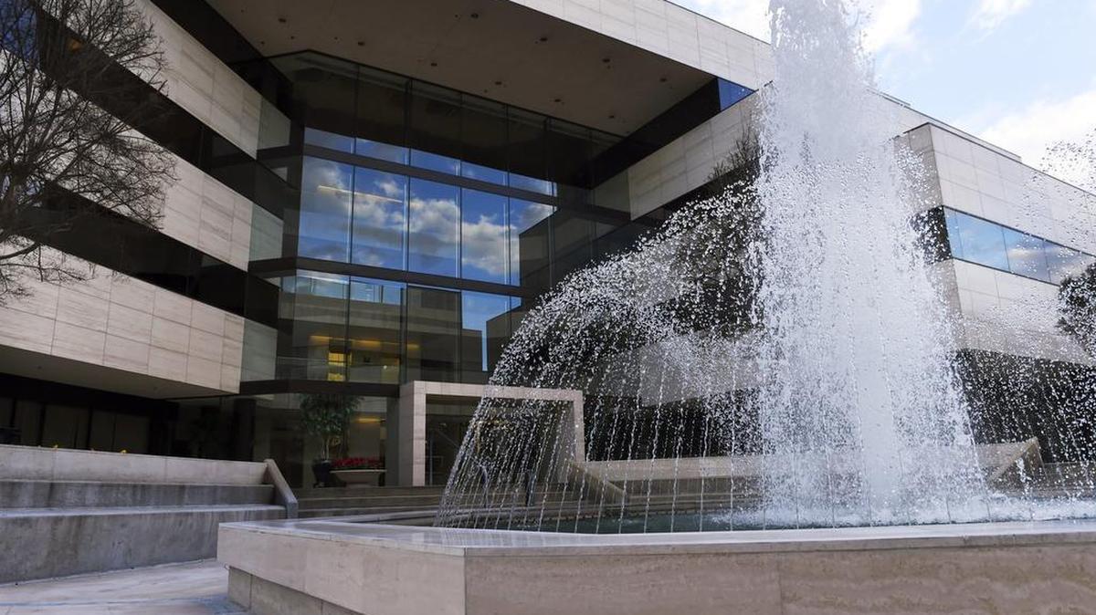 A fountain sprays water in a courtyard at Fig Garden Financial Center, located along North Palm Avenue between Shaw and Barstow avenues, shown Tuesday, Feb. 21, 2017 in Fresno, Calif. The longtime partnership of wealthy Fresno developers Richard Gunner and George Andros is breaking up, according to a lawsuit filed this month in Fresno County Superior Court. Gunner and Andros own the Fig Garden Financial Center.