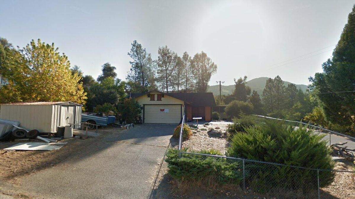 House on 49500 block of Jeffrey Way