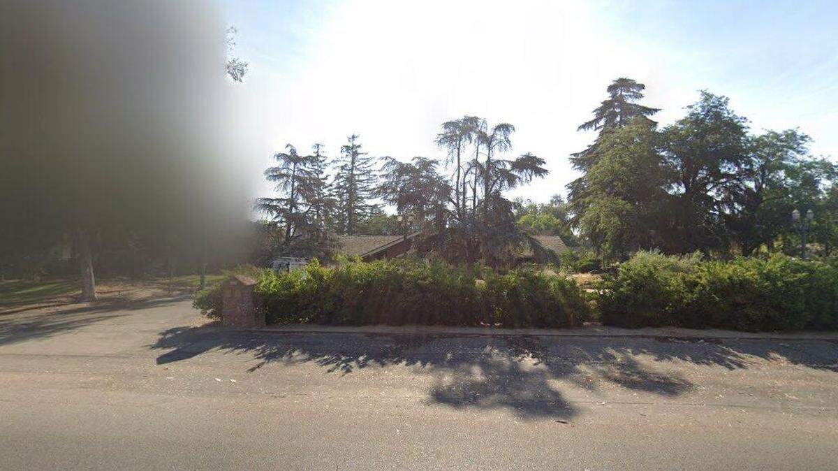 House on 5400 block of North Van Ness Boulevard