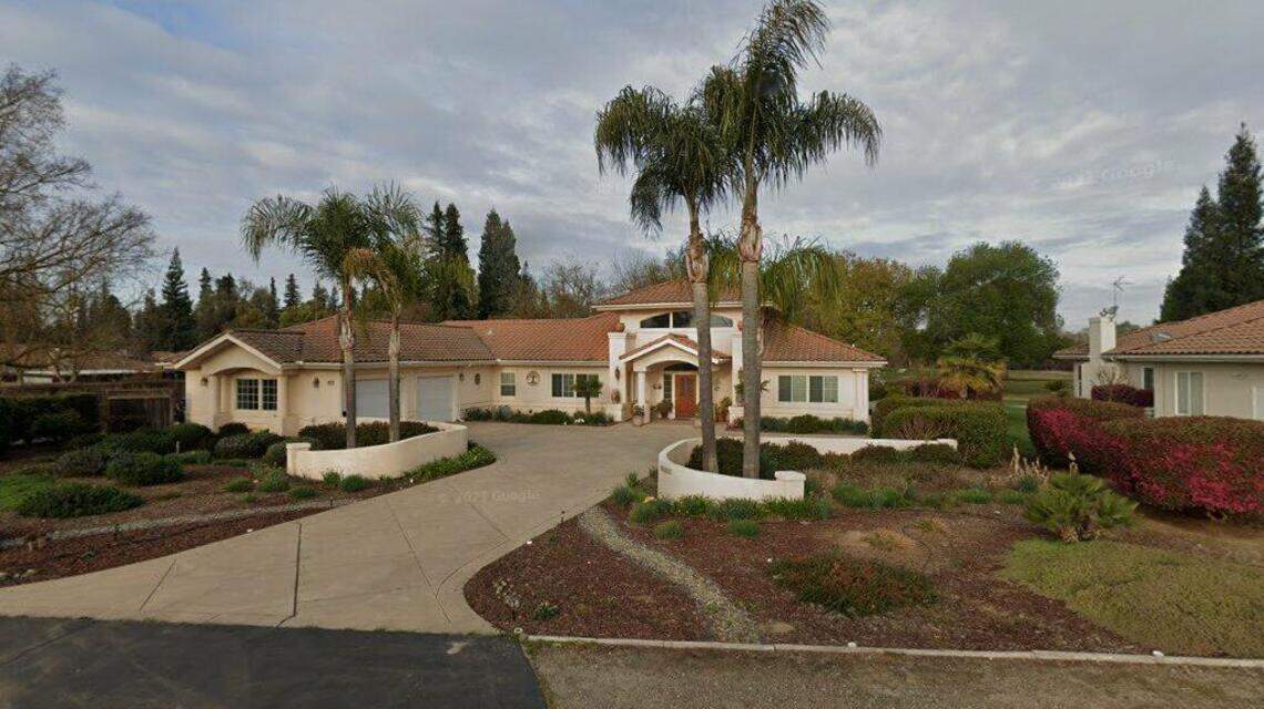 $900,000 house with 3 bedrooms sells in Kingsburg. See where it’s at.