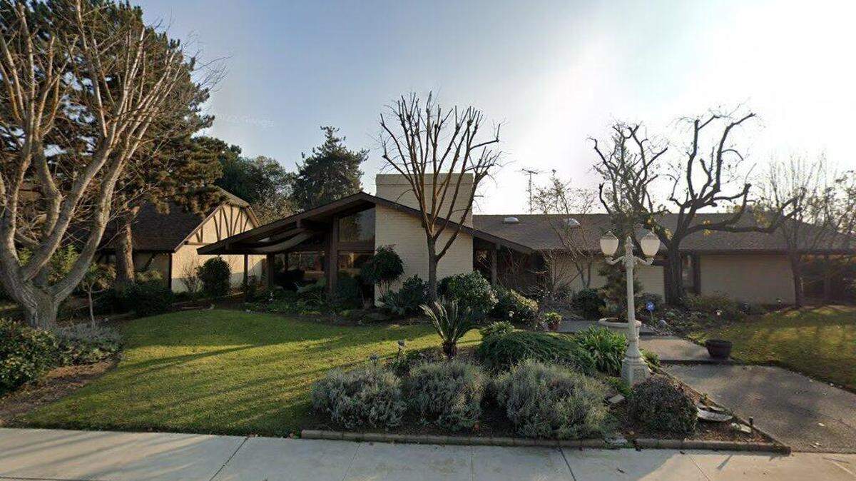 House on 2400 block of Stroud Avenue