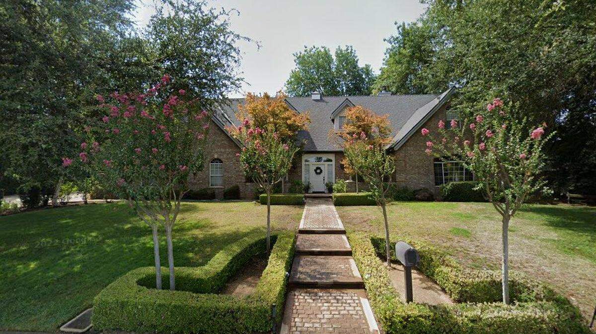 House on 2700 block of West Fir Avenue