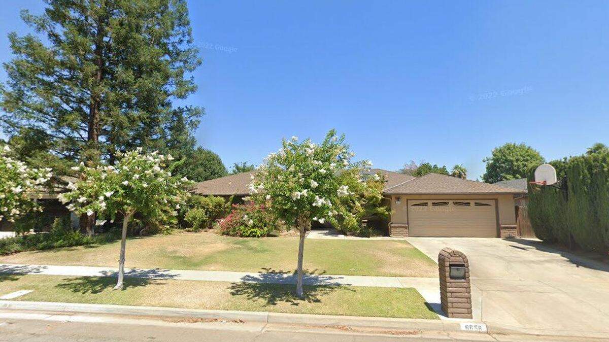 House on 6600 block of North Thorne Avenue