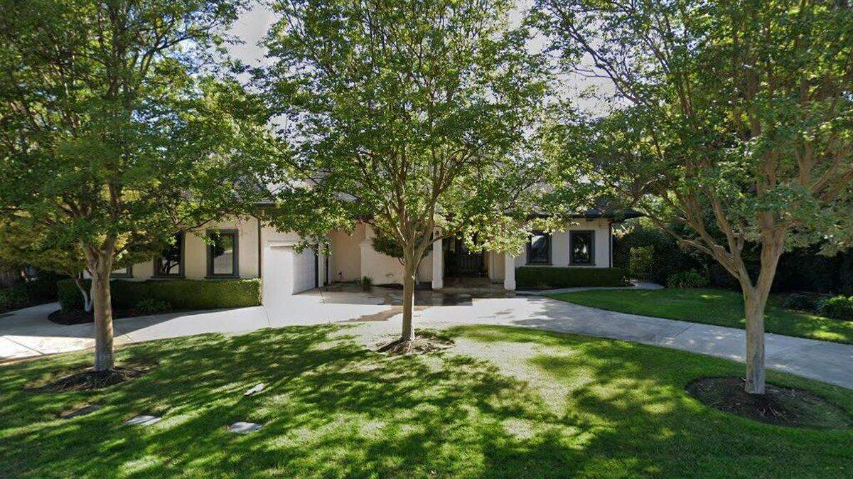 House on 2400 block of West Border Links Drive