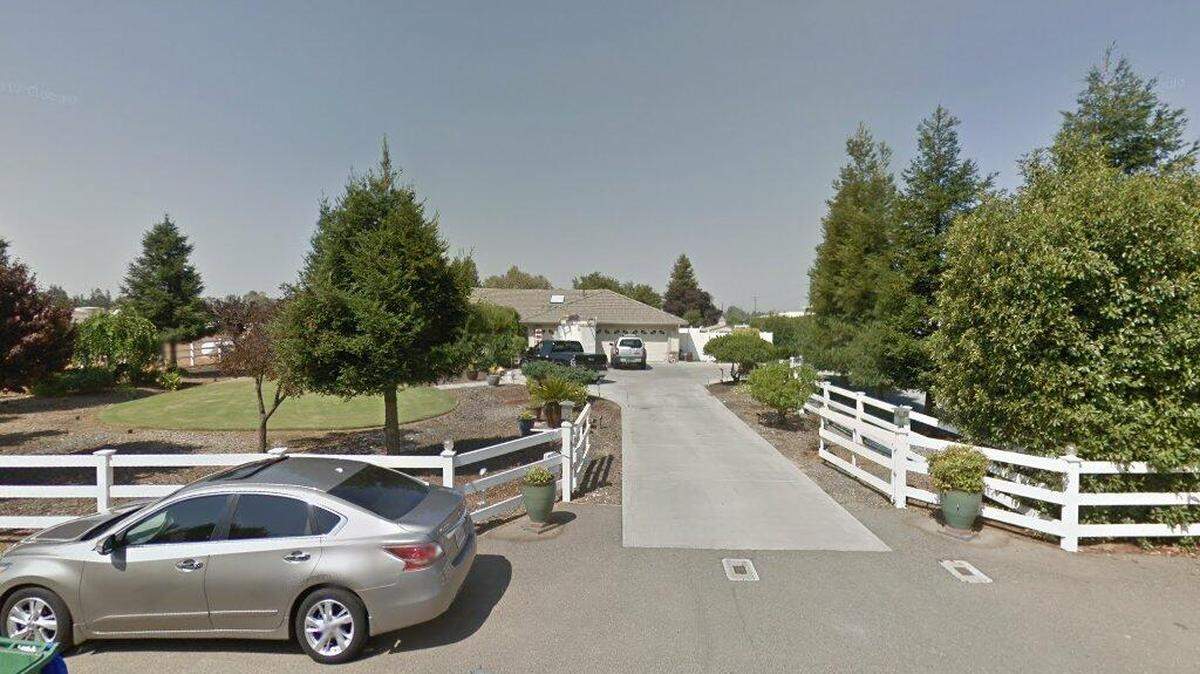 House on 6900 block of North Leonard Avenue