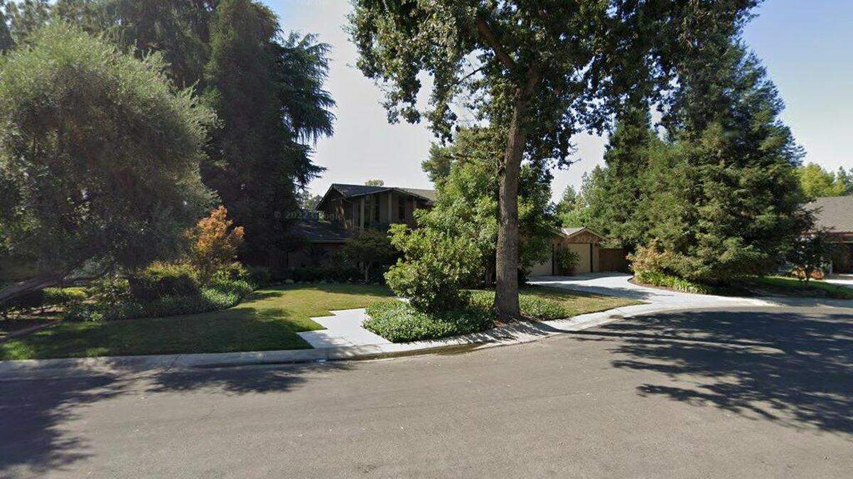 House on 2800 block of West Crescent Court