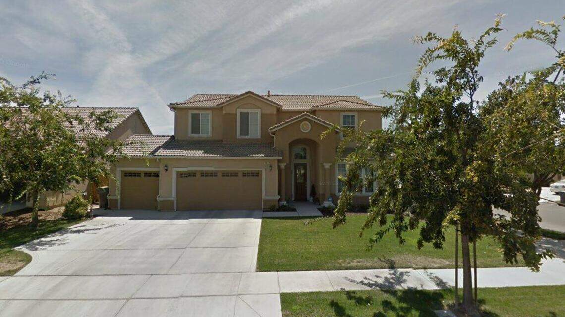 A 4-bedroom house sold in Kerman area sells for $540,000. Here are the details.