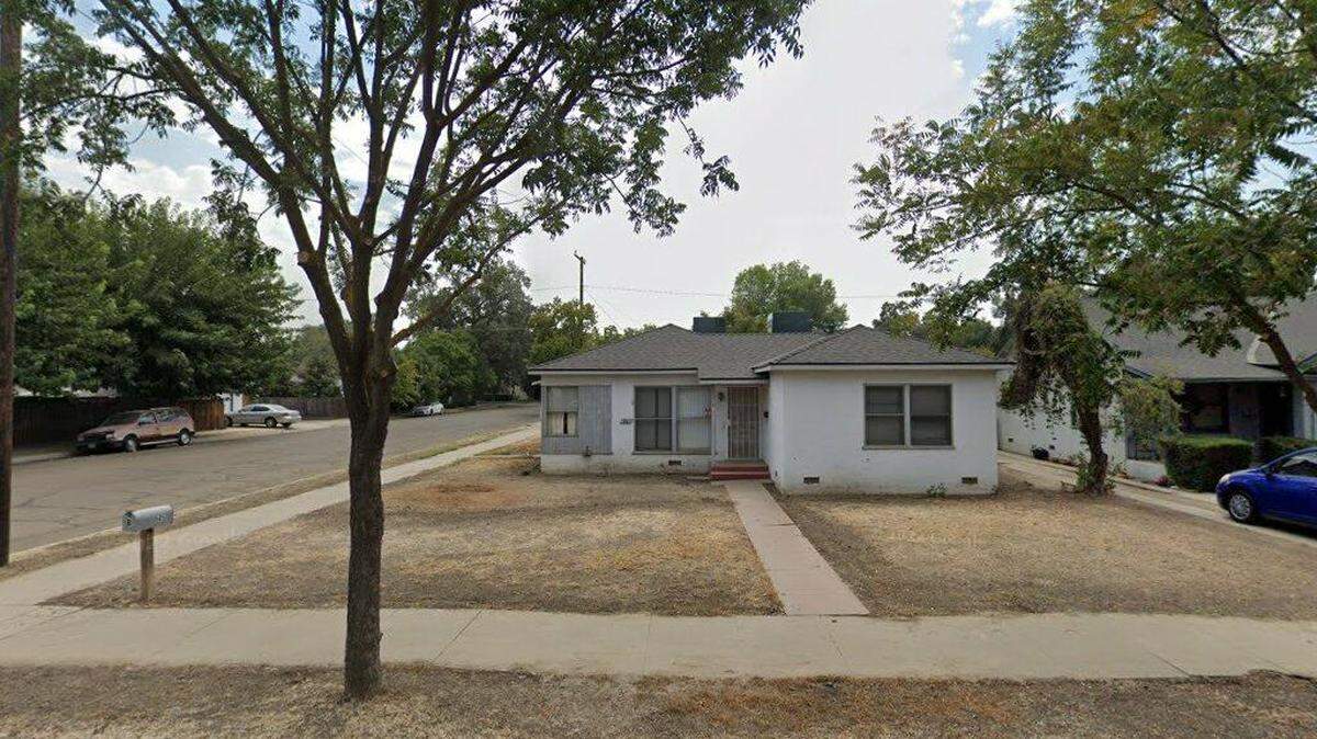 House on 600 block of West Kaweah Avenue