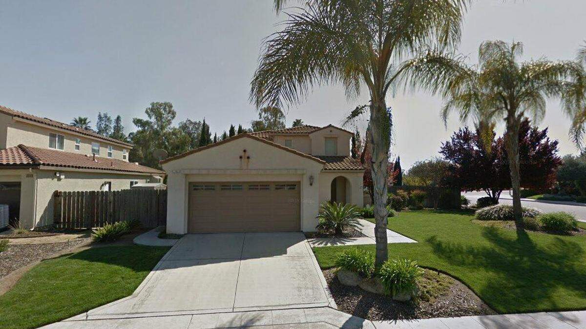 House on 3000 block of West Oleander Avenue