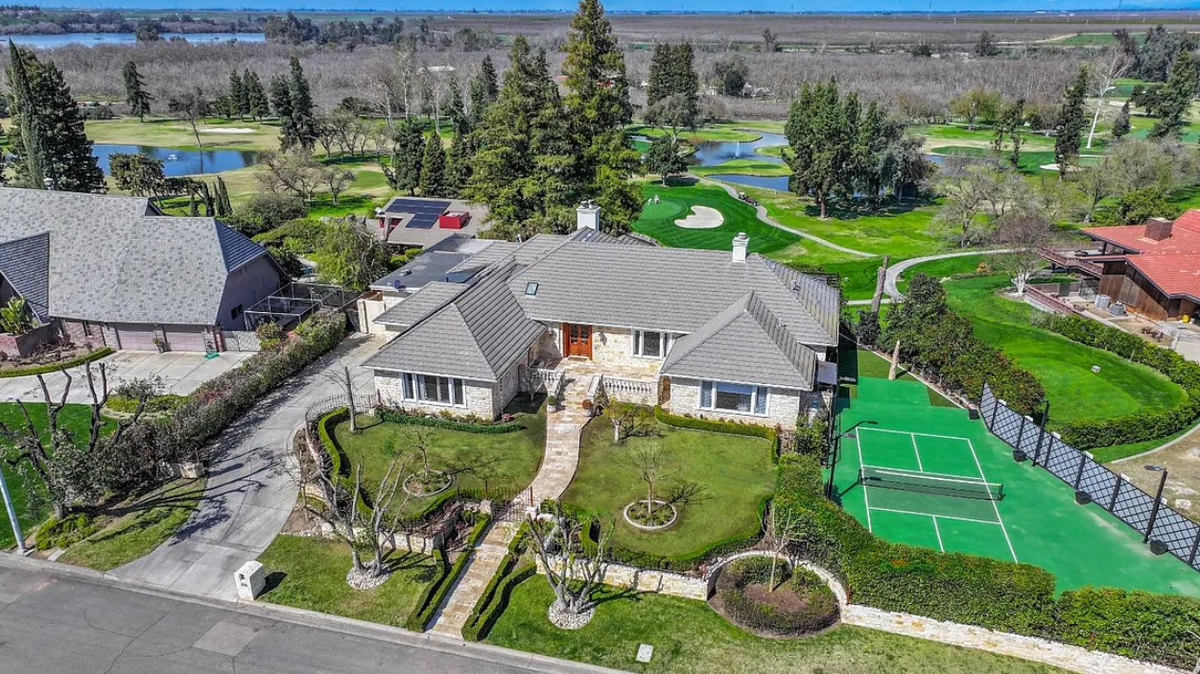 A “spectacular” property with beautiful views in Fresno could be yours for $3.3 million. 