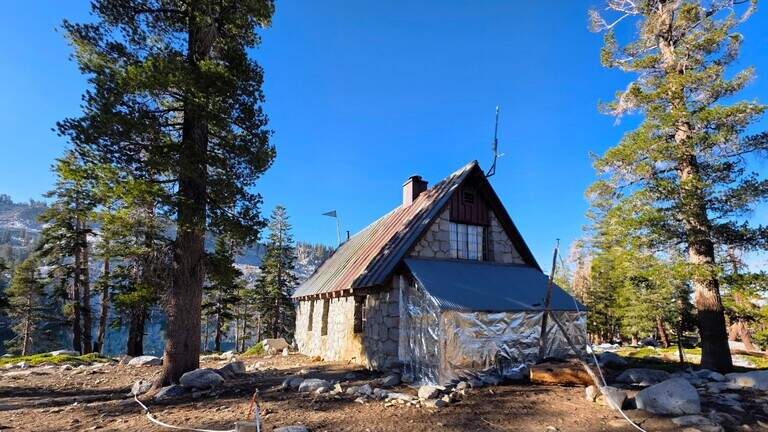 Dome Fire threatens historic ski hut even as main road to reopen in Yosemite