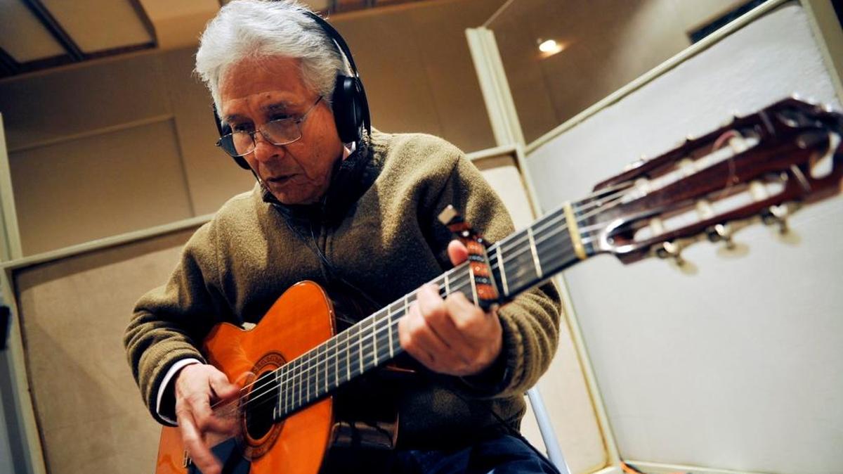 Agustín Lira playing at Maximus Media recording studio.