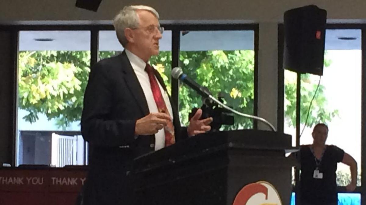 Vernon Snoeyink, a professor of civil and environmental engineering, discusses galvanized pipe corrosion and Fresno’s water treatment at a meeting that attracted about 500 northeast Fresno residents on Wednesday.