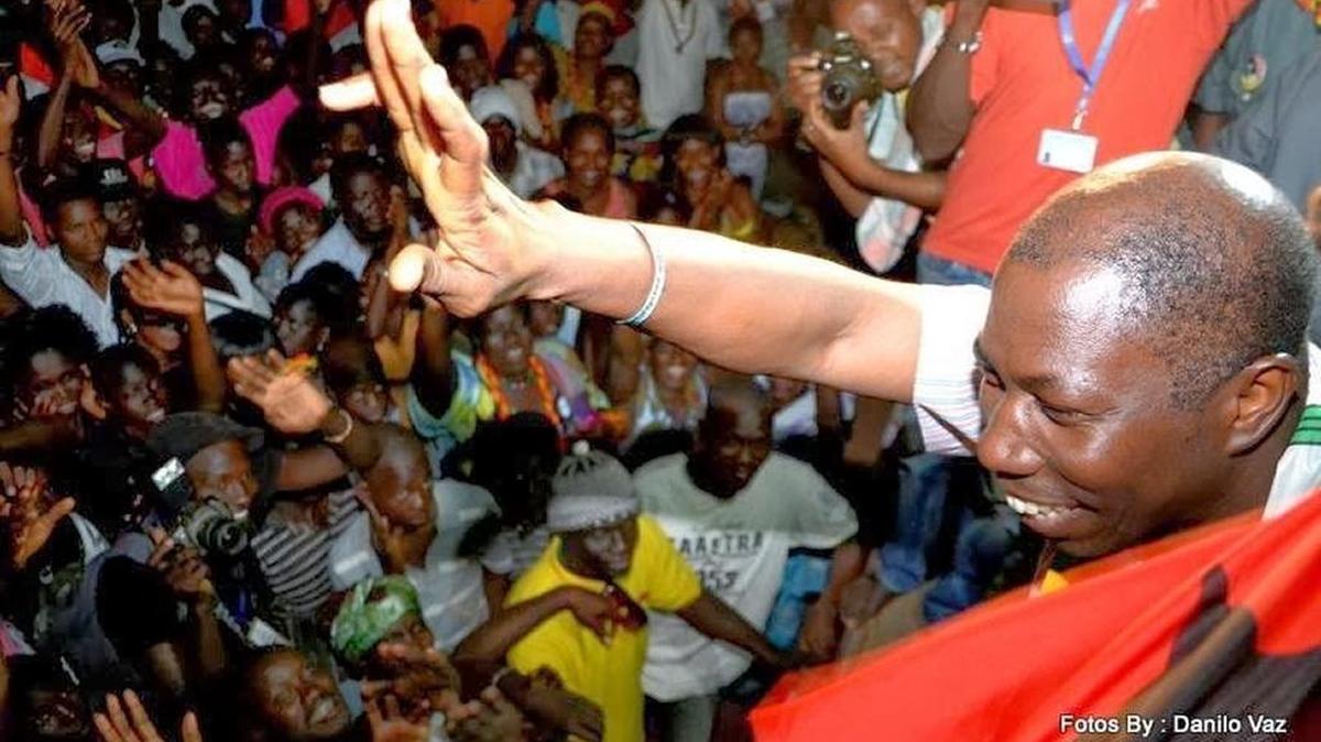 
Crowds gather to protest Domingos Simões Pereira’s firing as prime minister of Guinea-Bissau.
