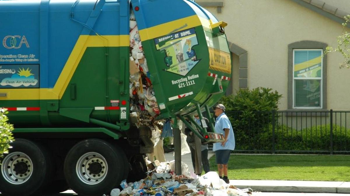 A recycling truck with the city of Fresno’s solid waste division spilled part of its load in northwest Fresno. The truck’s driver pushed the wrong button on the controls of the hydraulic systems, erroneously popping open the back gate.