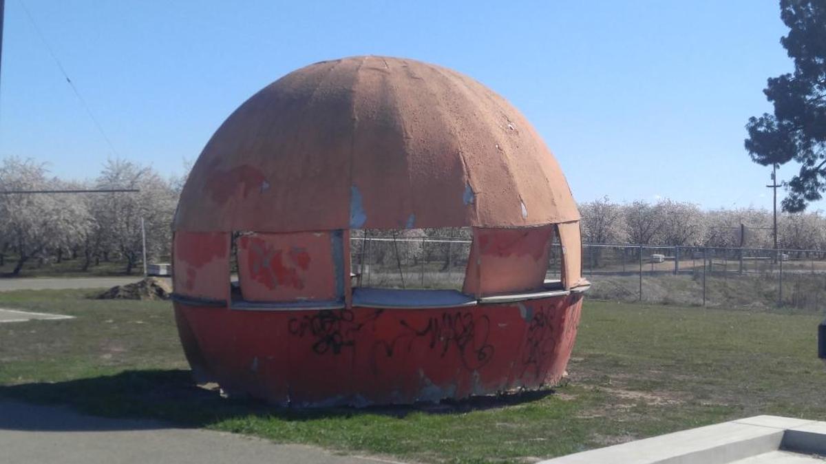 The old Mammoth Orange stand sits on the grounds of the Fossil Discovery Center of Madera County in California.