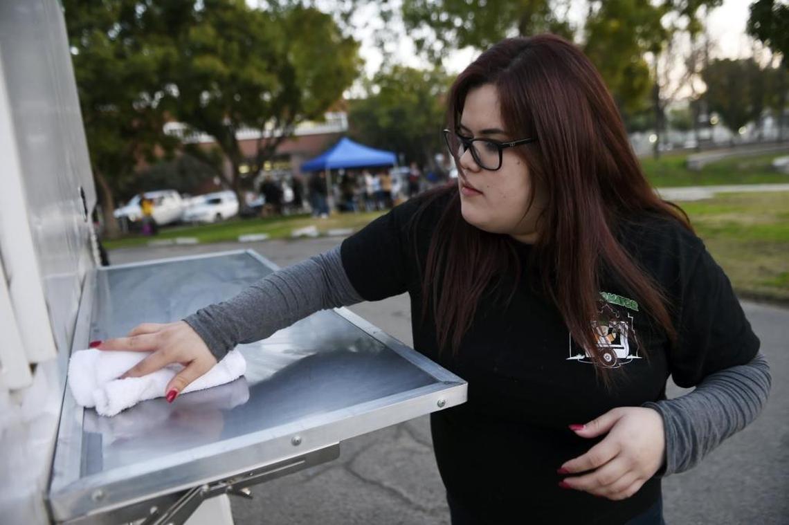 El Premio Mayor’s Bianca Loza cleans the taco trailer’s counter before the homeless are offered free tacos Thursday night in downtown Fresno. This is the first year El Premio Mayor partnered with Taco Truck Throwdown and the Fresno Grizzlies though they have done the same in years past.