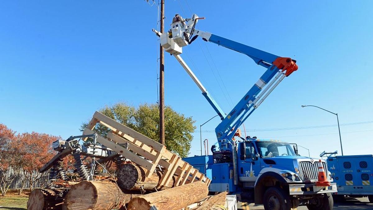 A damaged power pole sits in a trailer as PG&E crews work to repair transmission lines after a car crash knocked out the pole and caused a power outage Thursday, Nov. 26, 2015 near the Save Mart Center.