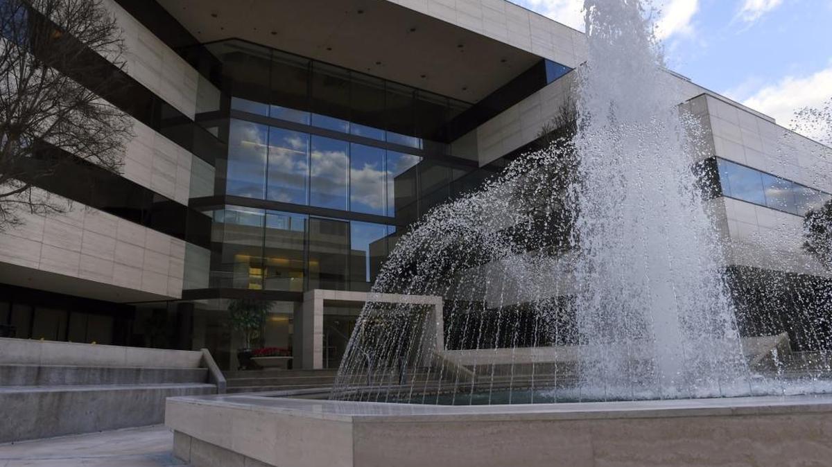 A fountain sprays water in a courtyard at Fig Garden Financial Center, located along North Palm Avenue between Shaw and Barstow avenues, shown Feb. 21, 2017, in Fresno. The longtime partnership of wealthy Fresno developers Richard Gunner and George Andros is breaking up, according to a lawsuit filed in Fresno County Superior Court. Gunner and Andros own the Fig Garden Financial Center.