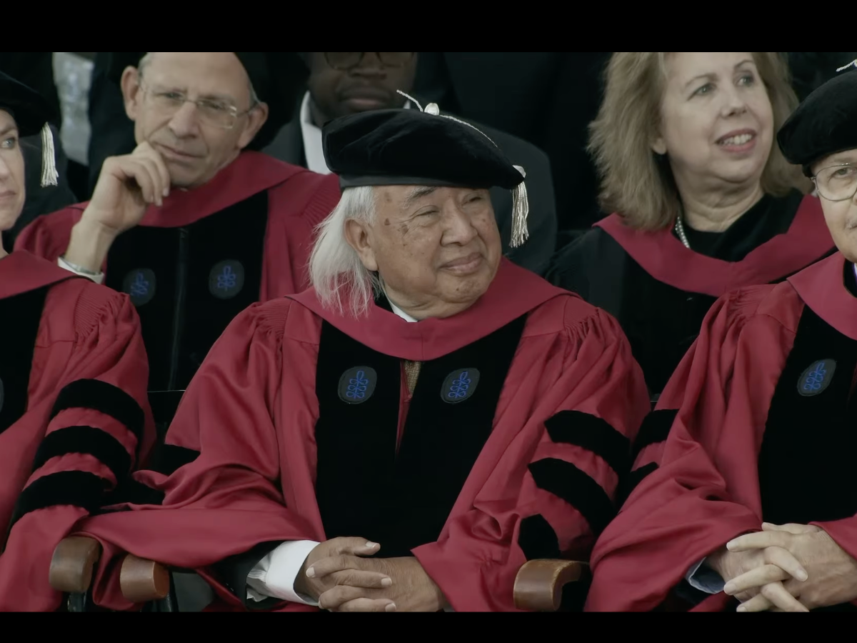 La Universidad de Harvard otorgó un doctorado honoris causa a Hugo Morales (centro), cofundador y director ejecutivo de Radio Bilingüe, en reconocimiento y celebración de sus logros a lo largo de su vida, el 25 de mayo de 2023. Morales es el primer indígena mexicano en recibir el honor que anteriormente ha sido concedido a 16 presidentes estadounidenses, líderes mundiales, líderes de los derechos civiles, científicos y artistas.