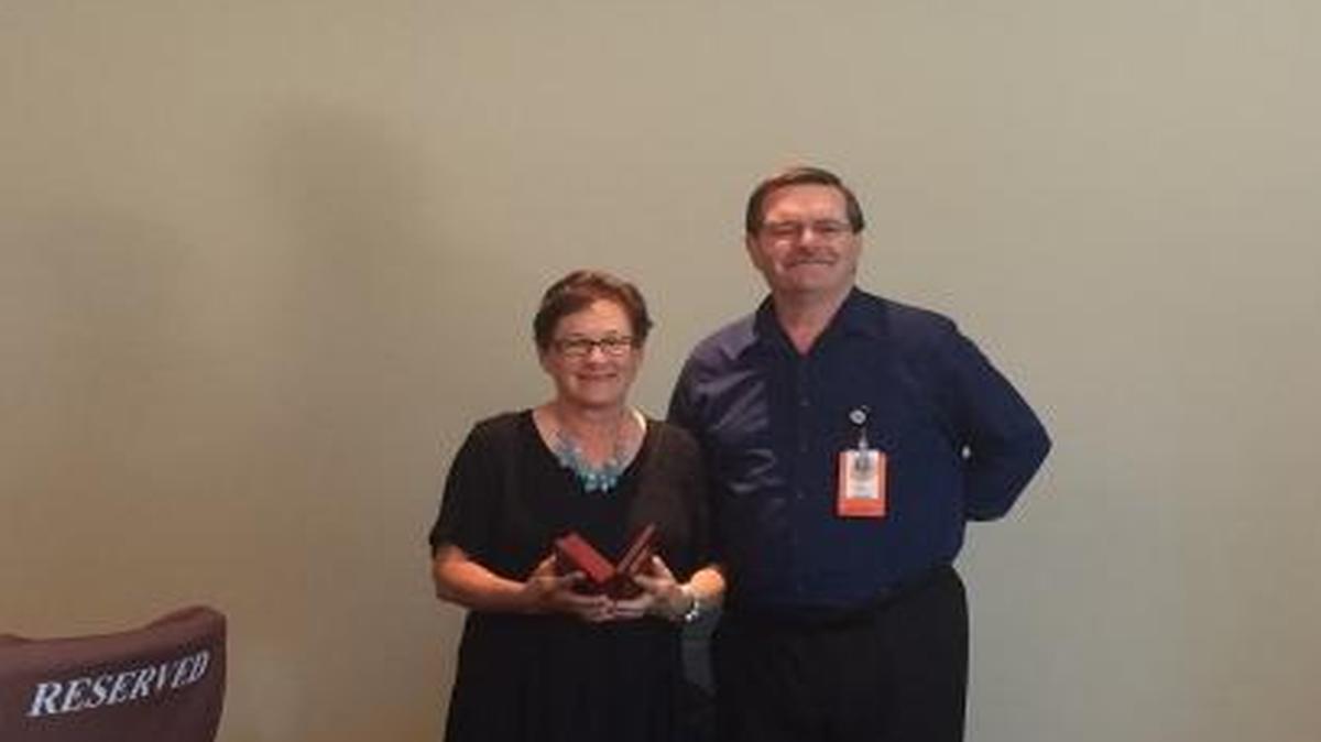 Clovis Community Medical Center’s director of human resources, Lowell Hull, introduces the hospital’s volunteer of the year, Joyce Morrelli.