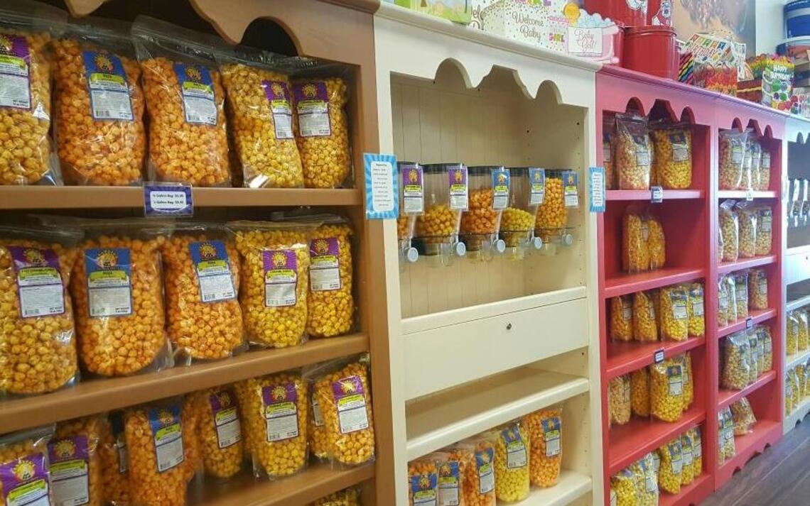 New popcorn shop offers 60 flavors of delicious snack, plus gourmet cupcakes