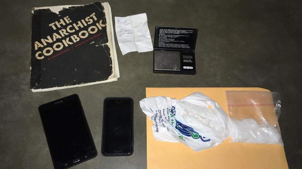 Two men were arrested after Visalia police say they were in possession of 11 ounces of meth and drug paraphernalia.