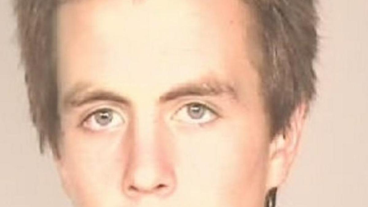 Justin Timothy Manlove, 18, is wanted by Fresno police after he allegedly stole around $12,000 in property in October and injured his pregnant girlfriend Friday, Jan. 6, 2016.