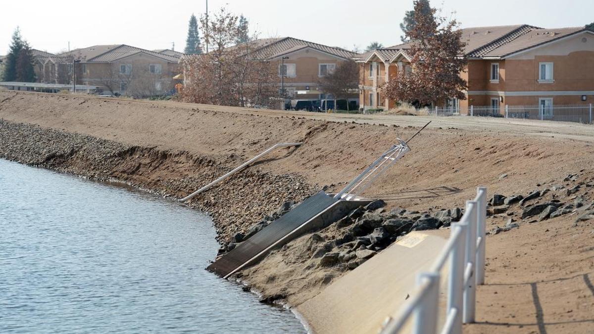 A section of the Friant-Kern Canal near apartments in Orange Cove. The Tulare County Sheriff’s Department is investigating a dead man found in the canal southeast of Exeter.