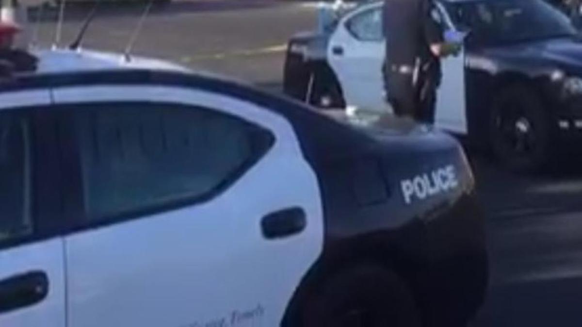 
Police investigate the scene of a suspected shooting in southeast Fresno on Wednesday, Oct. 7, 2015.
