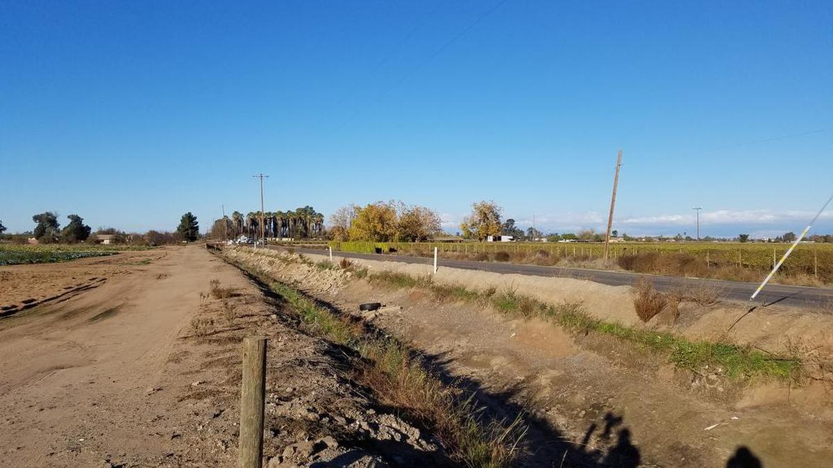 Fresno County sheriff’s detectives are investigating after a woman’s body was found in a dry canal on Brawley Avenue on Sunday, Dec. 3, 2017.