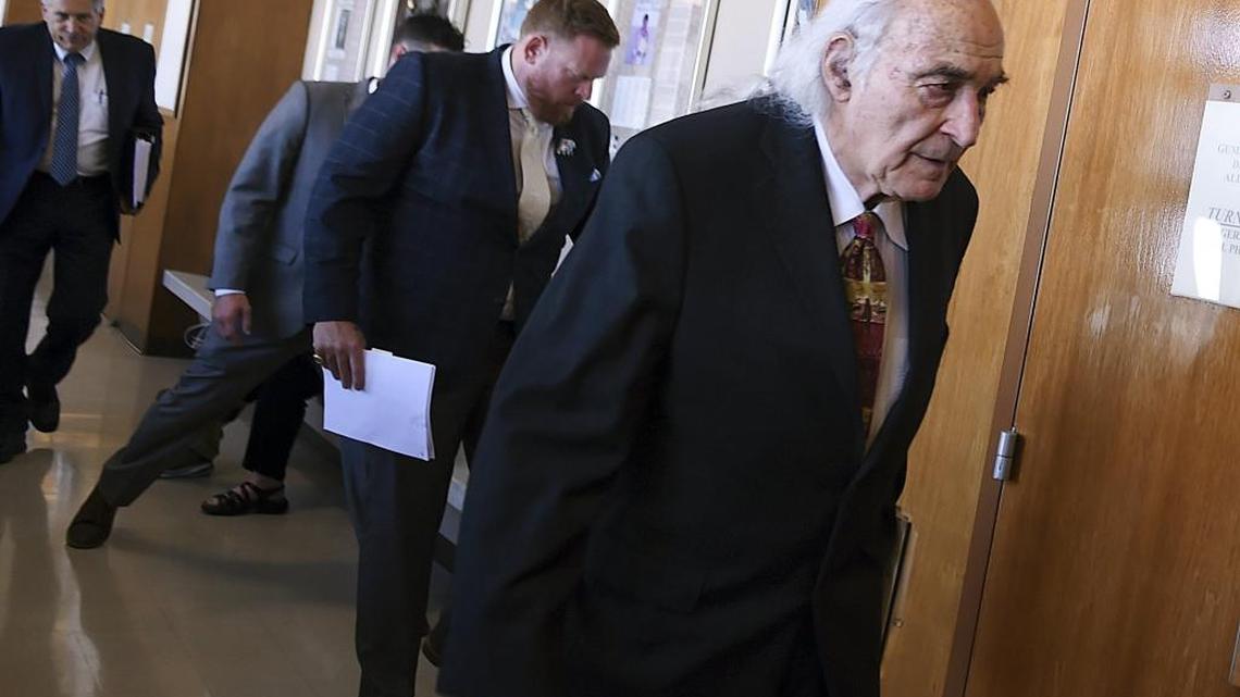 Attorney J. Tony Serra, right, enters the courtroom to represent Douglas Ray Stankewitz, longest-serving inmate on California’s death row, Friday, June 23, 2017 in Fresno, Calif.