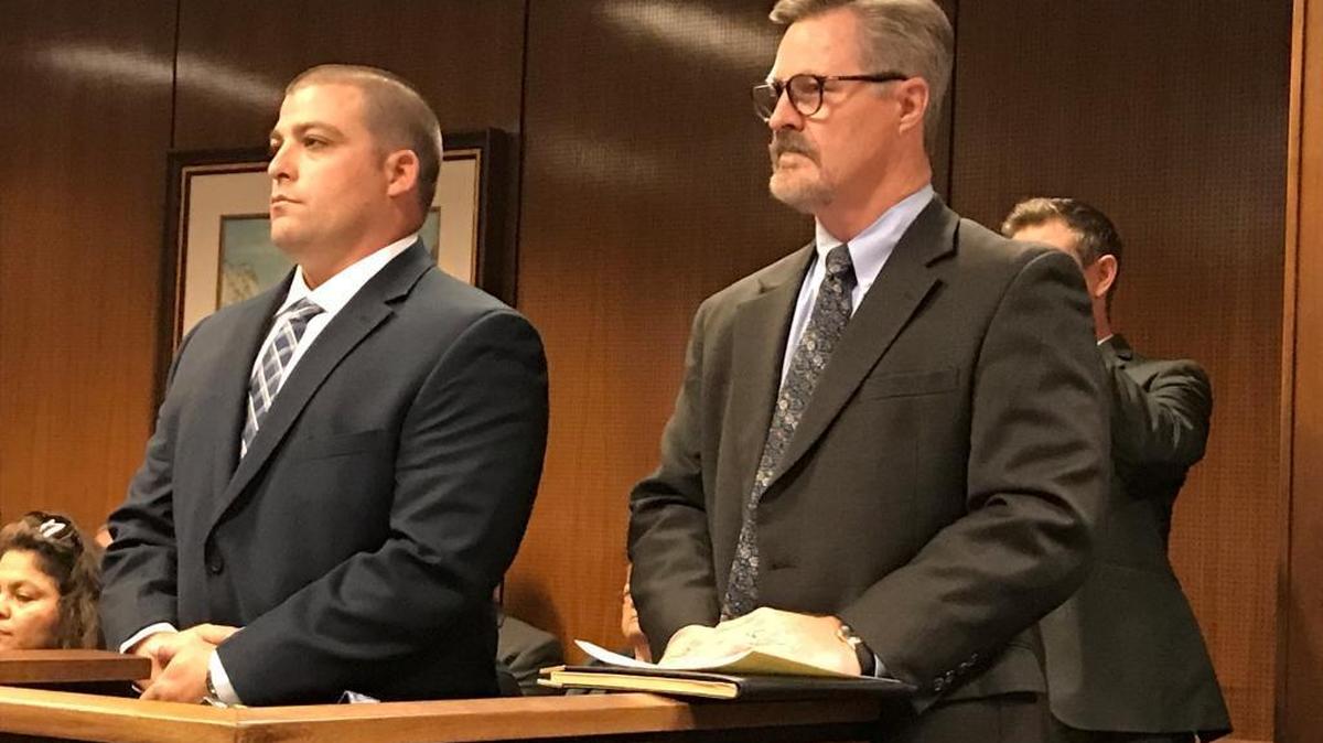 Fresno County Sheriff’s deputy Jared Mullis, left, stands next to his lawyer, Roger Wilson, during Mullis’ August arraignment in Fresno County Superior Court. Mullis pleaded not guilty to a charge with manslaughter in the shooting death of sheriff’s Sgt. Rod Lucas in October 2016.