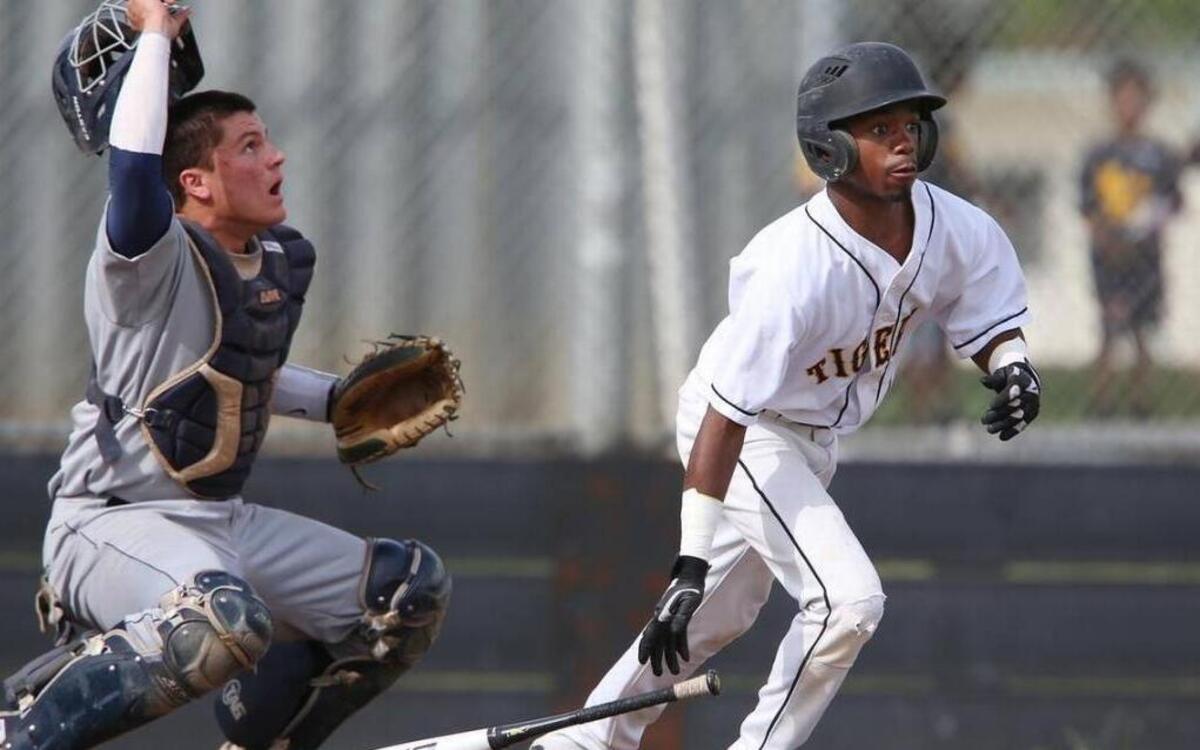 Edison High’s Deondre Howard plays in a 2013 game against Bullard High. He was shot and killed in Fresno in August 2015.