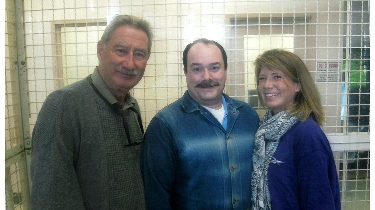 In 2017, French journalist Agnès Buthion, right, posed for a picture with Keith Zon Doolin of Fresno, center. Buthion and cameraman Christopher Robson, left, went to San Quentin State Prison where Doolin has been on death row since his 1996 conviction for shooting six sex workers in Fresno.