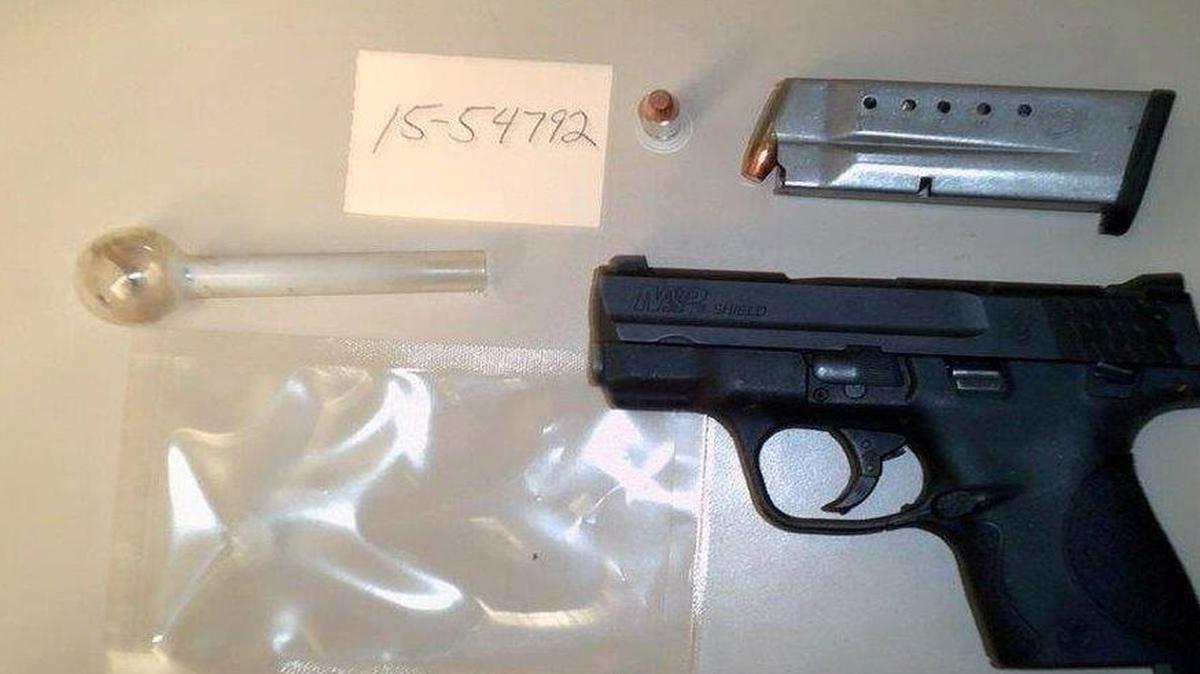 
Police seized a loaded gun and drugs after a central Fresno traffic stop and arrested a Bulldog gang member Monday, Aug. 3.
