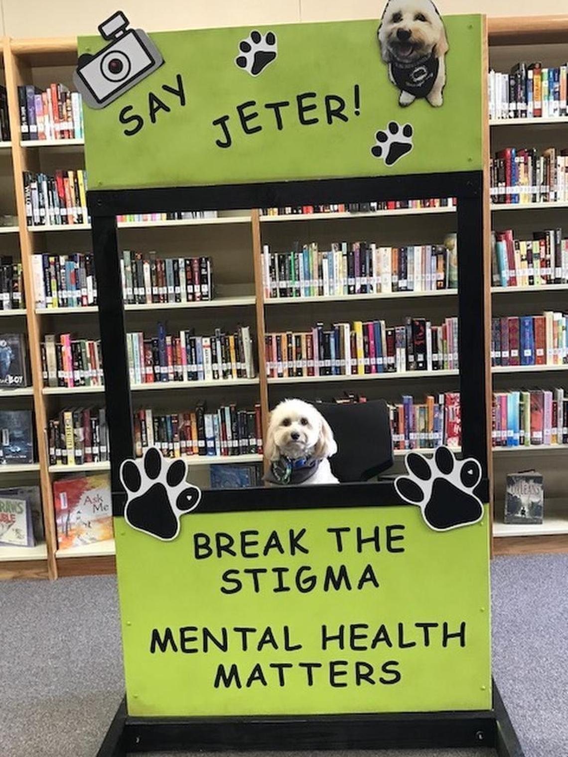 Students can take photos with Jeter.