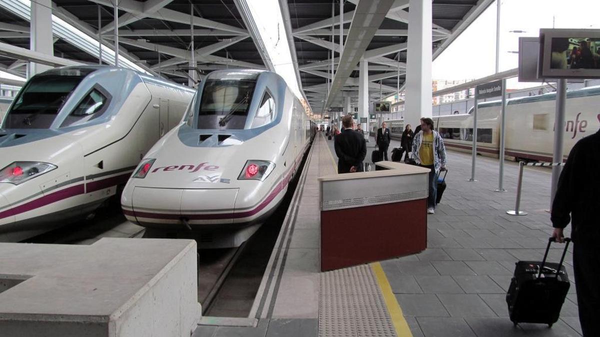 
Passengers disembark the Spanish built TALGO trains in Valencia after arriving from Madrid.
