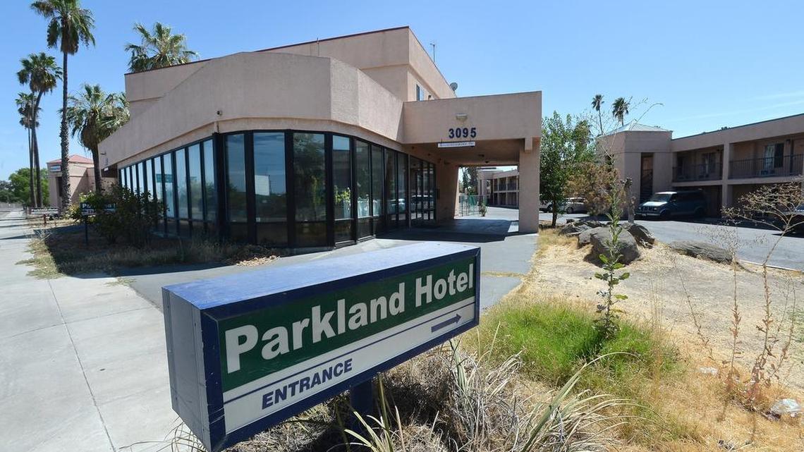 
Parkland Motel on North Parkway Drive in Fresno, California on August 14, 2015. The owner of the Parkland Motel on North Parkway Drive contends that Caltrans has effectively sabotaged her efforts to refinance a loan against the business. Caltrans is condemming the property for its part of California’s high-speed rail project, relocating Highway 99 between Ashlan and Clinton avenues in Fresno.
